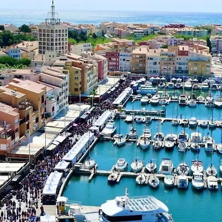 équipé Place De Parking Centre Port * Agde
