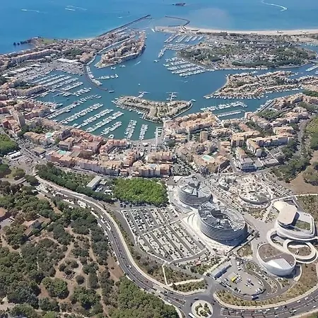 Equipe Place De Parking Centre Port *