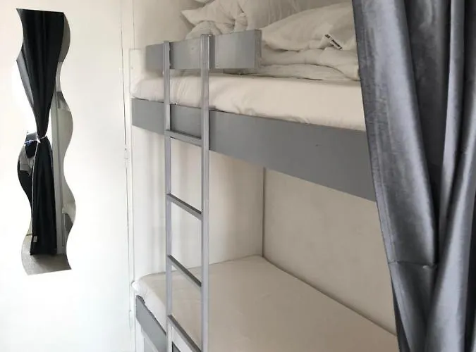 équipé Place De Parking Centre Port *