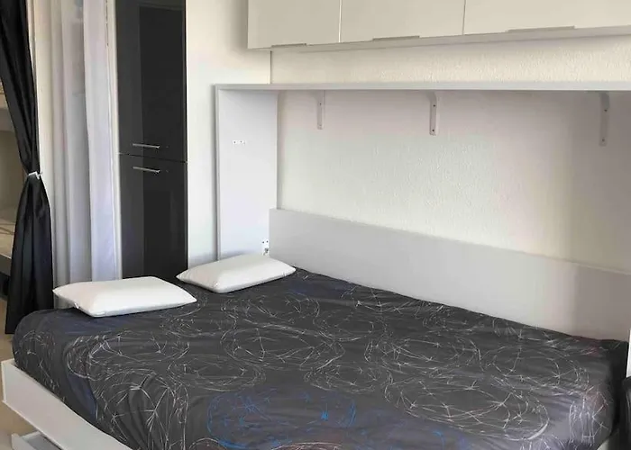 équipé Place De Parking Centre Port * Agde